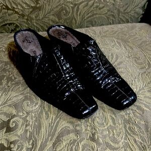 J.Renee size 8 faux Croco Black Mule